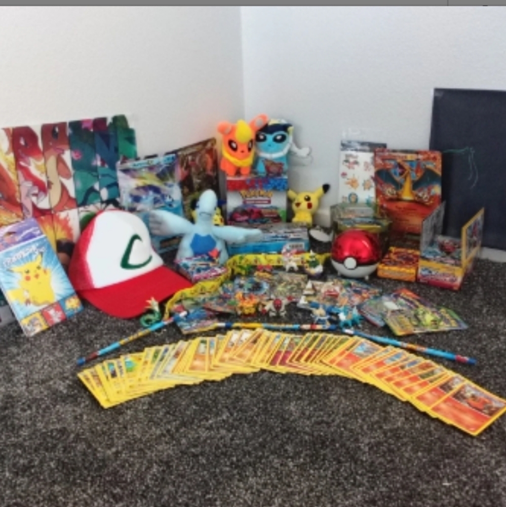 Pokemon Gift Box/Bag mystery grab bag - Mini - Picture 2 of 8